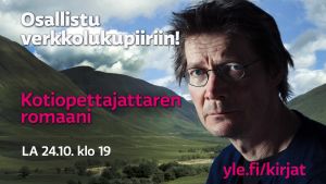 Juha Hurme taustalla englantilaista nummimaisemaa