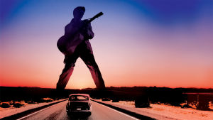 Elvis-hahmo siluettina maantien yllä. The King -dokumenttielokuvan key image.