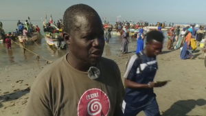 Abdoul Karim Sall, chef för en senegalesisk fiskeorganisation, säger att fisket är hotat utanför Senegals kust. Abdoul Karim Sall, chef för en senegalesisk fiskeorganisation, säger att fisket är hotat utanför Senegals kust