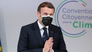 Under Donald Trumps styre var relationerna mellan Frankrike och USA spända. Nu ska länderna försöka komma bättre överens. Emmanuel Macron puhuu Citizens' Convention on Climate -tapahtumassa.