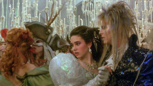 Tanssiaiset, uhka ja houkutus. Sarah ja Jareth tanssiaisissa. Kuva elokuvasta Labyrintti.