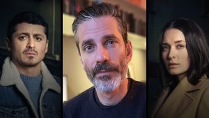 Kollaasi, jossa keskellä on kirjailija Jens Lapidus. Taustalla ovat Top Dog -sarjan päähenkilöt Teddy (Alexej Manvelov) ja Emily (Josefin Asplund).
