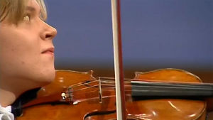 Pekka Kuusisto soittaa Sibelius-viulukilvan finaalissa (1995).