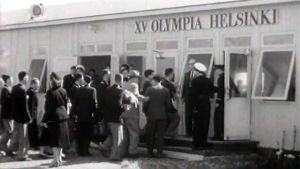 Matkustajat saapuvat Seutulan lentoasemalle (1952).