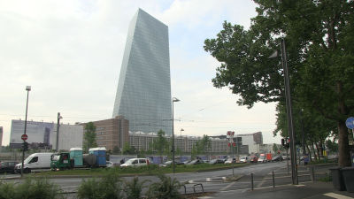 ECB:s skyskrapa reser sig i Frankfurt.