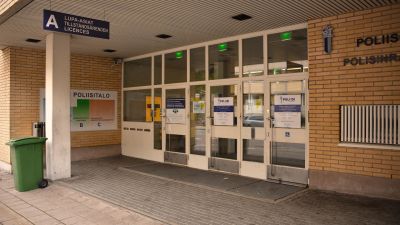 Huvudingången till Åbo polisstation