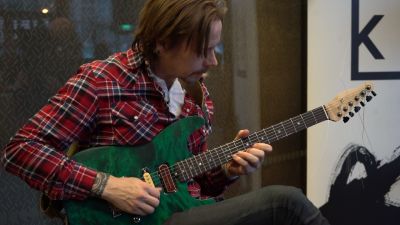 carve Baffle To edit Soitinrakennus on aloittelijalle tunteiden vuoristorataa – ja sinäkin opit  muuttamaan puupalan kitaraksi! | Kulttuuricocktail | yle.fi