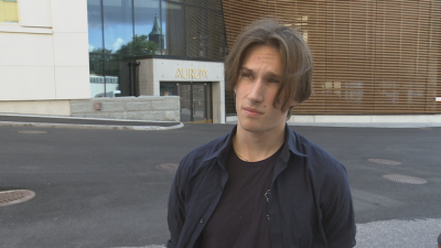 William Törnqvist står framför nybyggda Aurum.