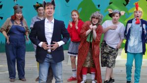 Jonna Sundberg, Anna Sundell, Markus Haakana, Lovisa Schulman, Sabina Sievänen, Tindra Sederlöf och Felix Dahlberg på Finns sommarteater i Stora stygga vargen 2018. Jonna Sundberg, Anna Sundell, Markus Haakana, Lovisa Schulman, Sabina Sievänen, Tindra Sederlöf, Felix Dahlberg på Finns sommarteater i Stora styga vargen 2018.