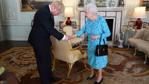 Drottning Elisabeth och Johnson träffades tidigare under onsdagen. Storbritanniens nya premiärminister Boris Johnson godkänns av drottningen.