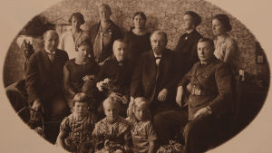 Vääinö Pesolan vanhempien perhe 1932