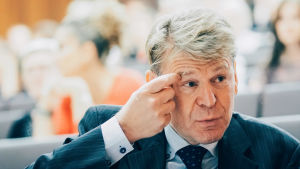 Martin Scheinin hoppas att Finlands regering kommer att skrida till verket och omvärdera en del av de ändringar som genomfördes under den föregående regeringsperioden så att de är i bättre samklang med de mänskliga rättigheterna. Martin Sheinin, professor i internationell rätt och mänskliga rättigheter.