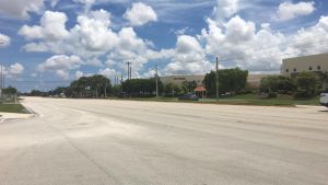 Vägarna i Miramar gapar tomma. Vägarna gapar tomma i Miramar inför orkanen Irma