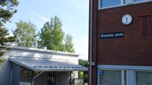 I den nyare paviljongen till vänster ska ettorna och förskolebarnen ha sina rum. Smedsby skola.