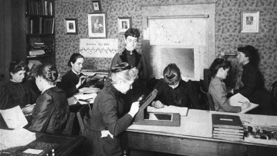 Kvinnliga astronomer som jobbar vid Harvard-observatoriet, cirka 1890.