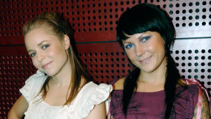 PMMP eli Paula Vesala ja Mira Luoti Emma-gaalassa vuonna 2007 PMMP Emma-gaalassa
