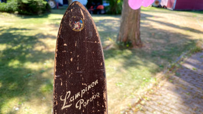 Gammal träskida tillverkad ava Lampinen i Borgå