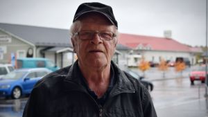 Ulf Granberg tror att industrierna behöver komma tillbaka för att glesbygden ska leva upp igen. Ulf Granberg, en äldre man med glasögon och mustasch.