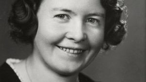 Sally Salminen på 1930-talet efter att romanen "Katrina" kommit ut. Sally Salminen på 1930-talet.