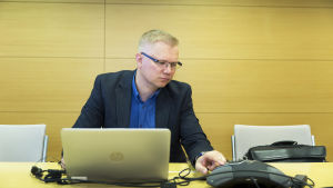 Montonen är oroad över arbetstagarens förhandlingsposition i en situation där ett flexarbetstidsavtal erbjuds. Mikael Montonen, personalchef på it-företag.