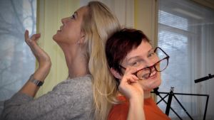 Anne Carlsson och Kati Mäkelä-Niemi medverkar i musikalen Body Positive. Anne Carlsson och Kati Mäkelä-Niemi medverkar i musikalen Body Positive!