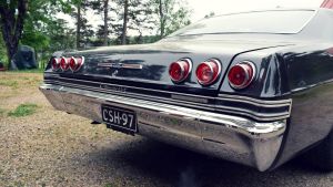 Sex baklyktor gör denna modell kännspak. Baklyktorna på en chevrolet impala.