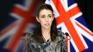 Jacinda Ardern vill diskutera sociala mediers roll i attackerna. Jacinda Ardern