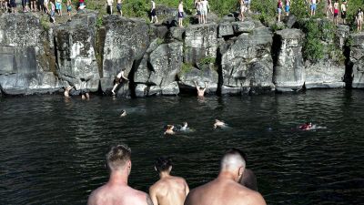 Personer som badar i Portland.