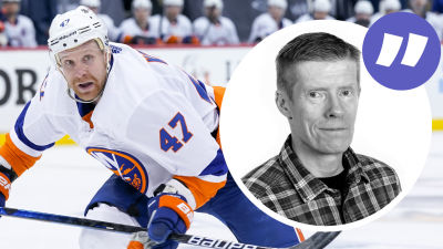 Leo Komarov åker runt på isen.