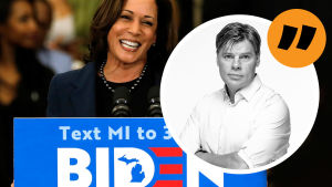 Kamala Harris, senatorn från Kalifornien, är Joe Bidens kompanjon i presidentvalet. Grafik. Till vänster syns Kamala Harris vid ett talarpodium där det står "Biden". Till höger syns redaktör Ville Hupa och ett citattecken, vilket signalerar att den här texten är en kommentar/kolumn.