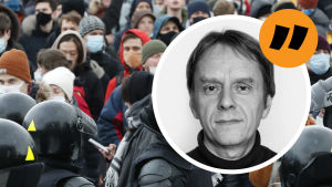 Hela veckan hade myndigheterna skrämt livet ur sina medborgare med husrannsakningar, förhör och arresteringar, men ändå blev demonstrationen av på söndag skriver Anders Mård. Människor har samlats för att demonstrera i Rysslands huvudstad Moskva för oppositionsledaren Aleksej Navalnyj. Ovanpå bilden en bild på redaktör Anders Mård.
