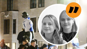 Yle Huvudstadsregionens praoelever Hanna Branders och Julia Högström lyfter fram hur kvinnornas framgångar inom sporten får alltför lite uppmärksamhet. Fotbollsfantaser firar Finlands fotbollsherrars väg till EM på Havis Amanda. I en bubbla en bild på två unga kvinnor som ser glada ut.