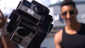 En GoPro-tärning som kan filma 360 grader. En GoPro-tärning med vilken man kan filma i 360 grader.