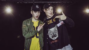 Isac Elliotin ja YleX:n järjestämän biisikilpailun voitti Samuel Daayata, jonka Throw Popcorn -kappale on nyt julkaistu. // Kuva: Juuli Aschan / YleX