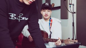 "Halusin tehdä biisin Isacin kanssa, koska hän on aina inspiroinut minua", Samuel sanoo. // Kuva: Juuli Aschan / YleX