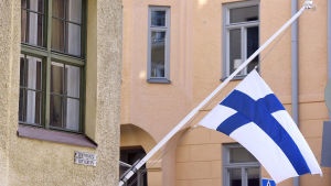Sorgflaggning på lördag morgon. Sorgflaggning med anledning av president Koivistos bortgång.