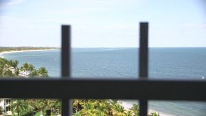 Utsikt över Atlanten. Utsikt från balkongen på tionde våningen i Key Biscayne.