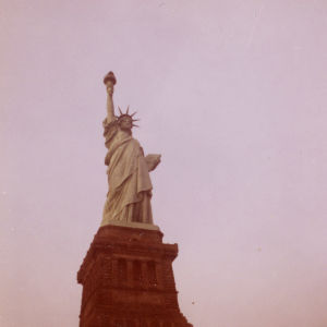 New Yorkin Vapaudenpatsas laivasta nähtynä 1960.