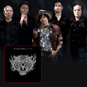 The Flaming Sideburns skyndar långsamt. The Flaming Sideburns med Silver Machines konvolutet i nedre vänstra hörnet.