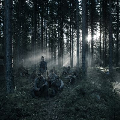 Sotilaita metsässä
