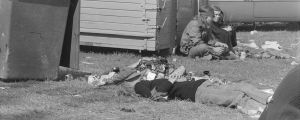Nurmikolla lepäävä festivaalivieras. Ruisrock 1971 Nurmikolla lepäävä festivaalivieras. Ruisrock 1971.