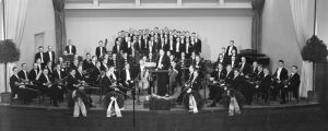 Polyteknikkojen kuoro ja orkesteri esiintymässä Sibelius-Akatemian konserttisalissa huhtikuussa 1937 orkesterin 15-vuotisjuhlan merkeissä. Johtajana Sulho Ranta.