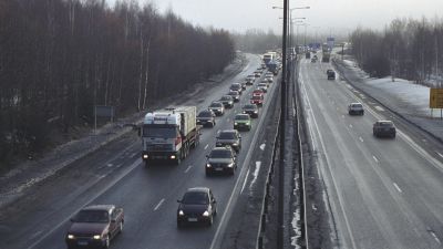 Trafik på en ringväg i Helsingfors