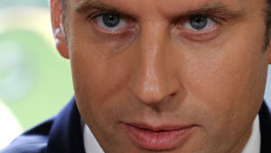 Frankrikes president Emmanuel Macron föreslår ny beskattningsmodell för att lösa skattefrågan. Emmanuel Macron
