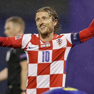 Luka Modric firar mål i landslaget.