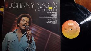 It's gonna be a bright sunshiny day, sjunger Johnny Nash. Johnny Nash, amerikansk sångare känd för låten I can see clearly now