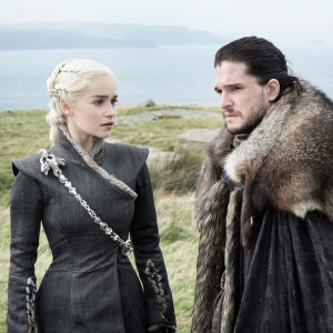 Game of Thronesin hahmot neuvottelevat rannalla.