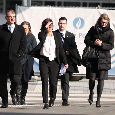 Pääministeri Juha Sipilä saapumassa EU-johtajien epäviralliseen huippukokoukseen Brysselissä.