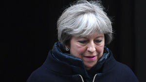 Premiärminister Theresa May då hon lämnade 10 Downing Street i förmiddags, 17.1.2017. Premiärminister Theresa May då hon lämnade 10 Downing Street i förmiddags, 17.1.2017.