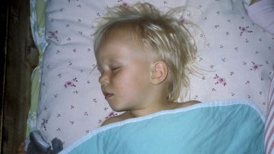 Barn snarkar ofta när de har varit förkylda. Om barnet snarkar trots att det inte har varit sjukt ska man låta en läkare titta på svalget.